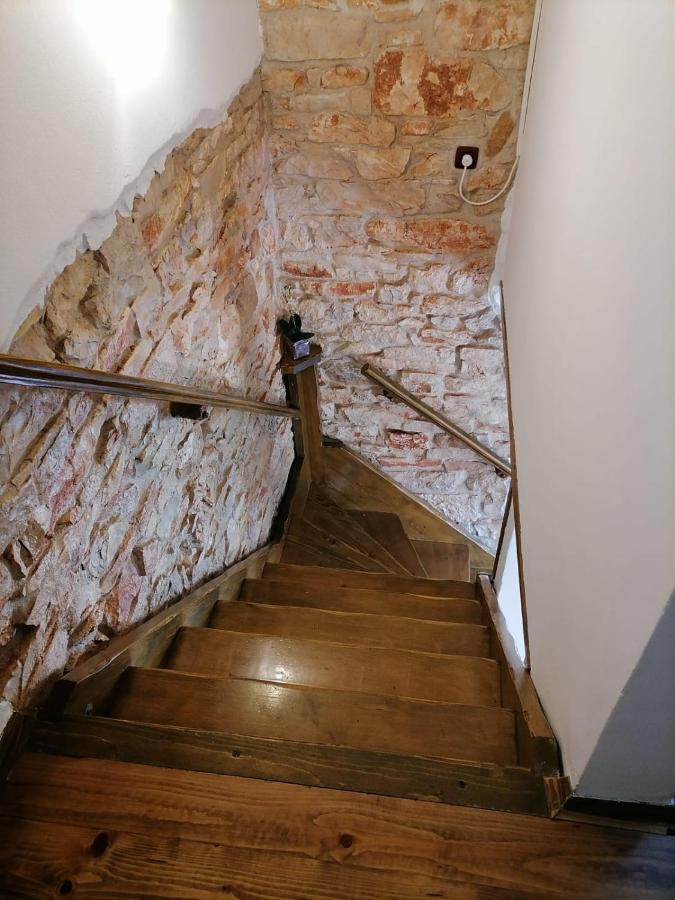 Mala Kuca Sa Velikim Grijanim Bazenom Antonio Villa Šišan Eksteriør billede